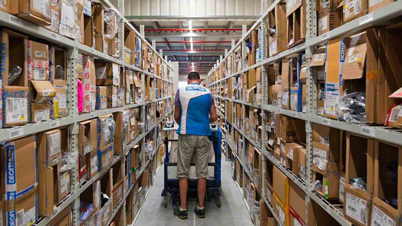 empleado de logística Decathlon