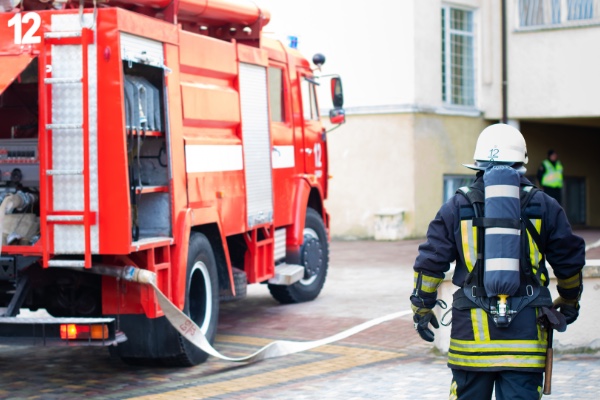 Un bombero trabajando