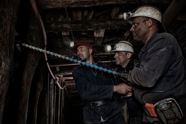 Mineros trabajando